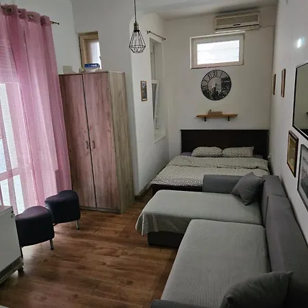 Apartment Central 25M2 Studio With Big Patio Belgrade